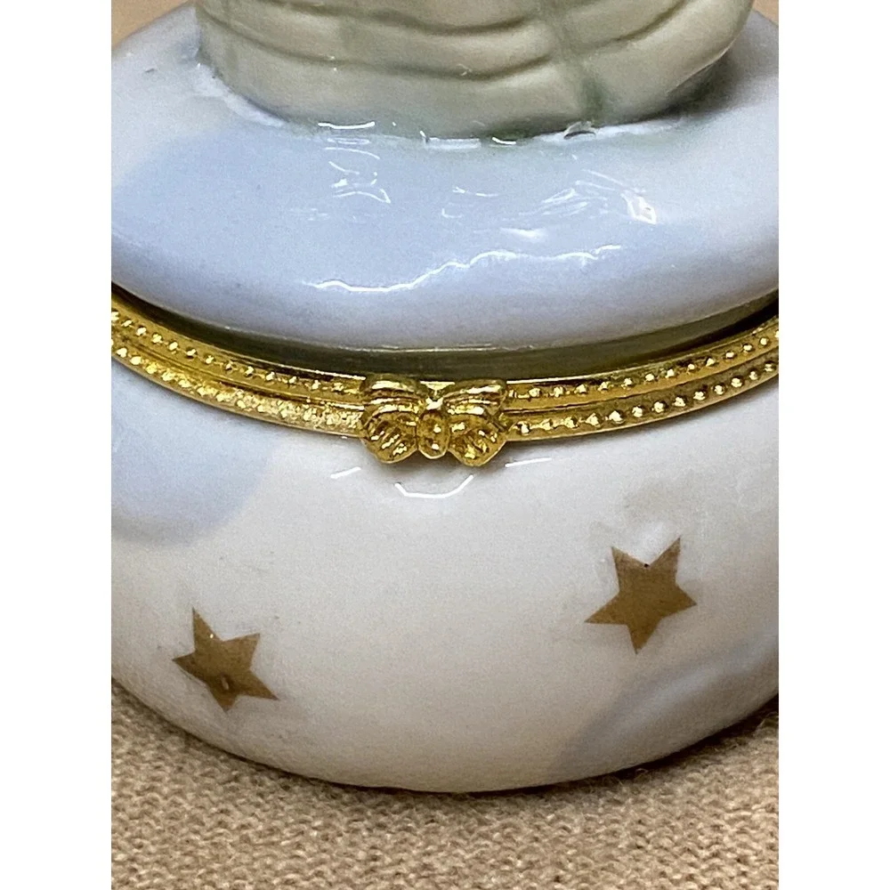 Vintage 1990 Porcelain Angel Girl W Open Arms Trinket Hinged Box Stars & Clouds